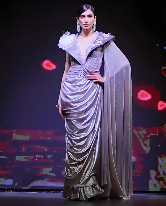 ITRH guldastan saree gown - Image 3