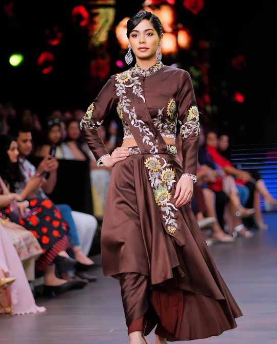 Kafee sunflower drape saree - Image 2