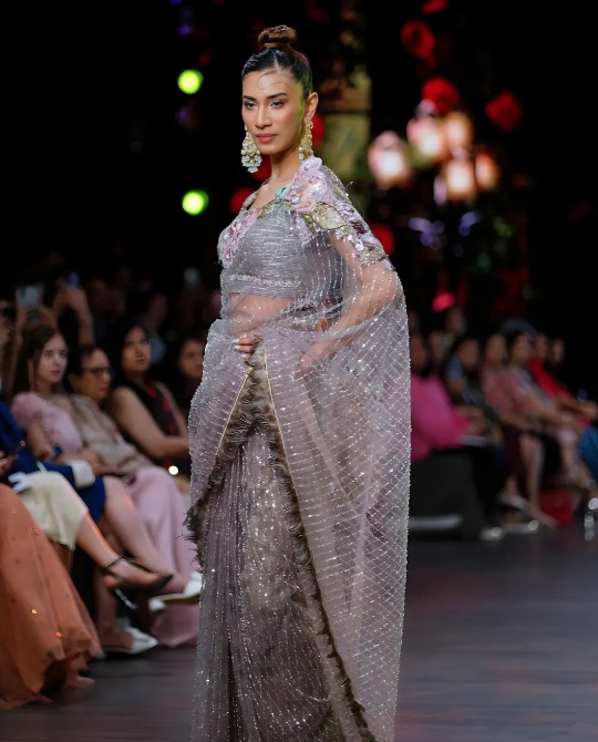 Orchid feather saree - Image 3