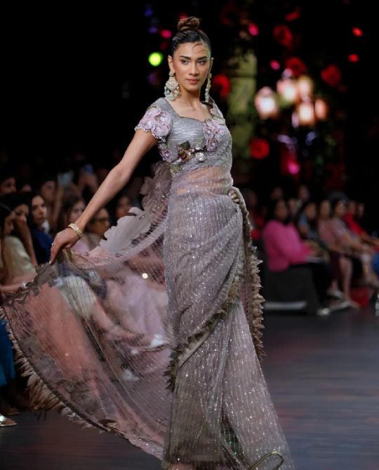 Orchid feather saree - Image 2