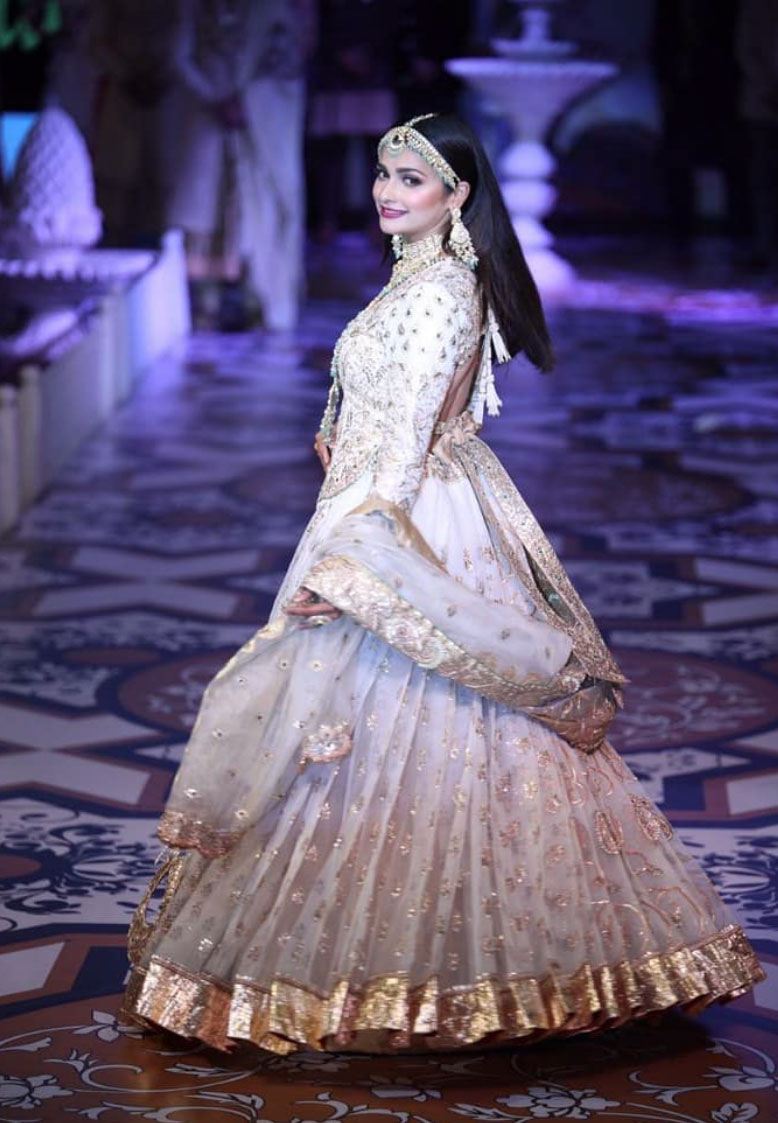 Prachi Desai - Image 3