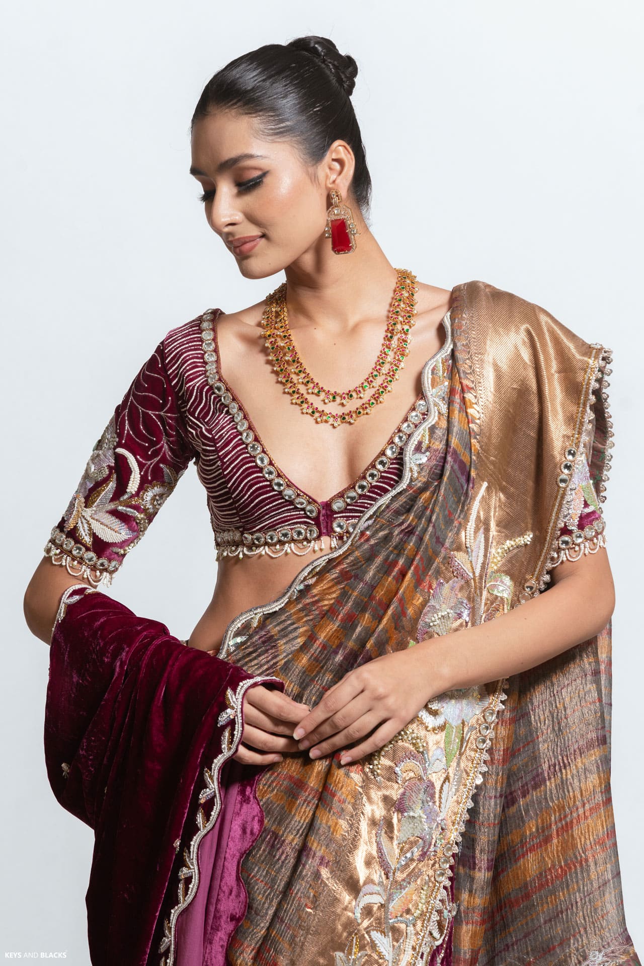 The Gulzaar Taupe-Maroon Accent Saree - Image 2