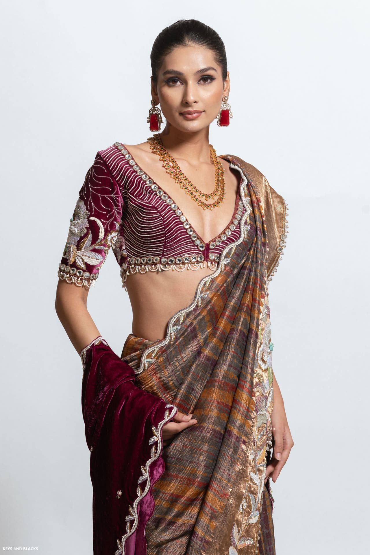 The Gulzaar Taupe-Maroon Accent Saree - Image 4