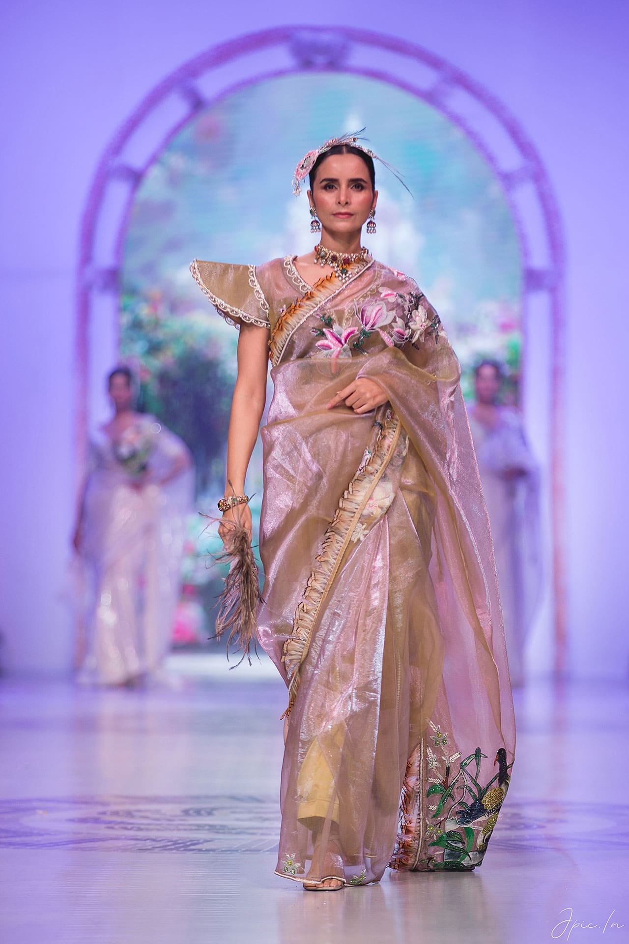 Golden Camel Sari - Image 3