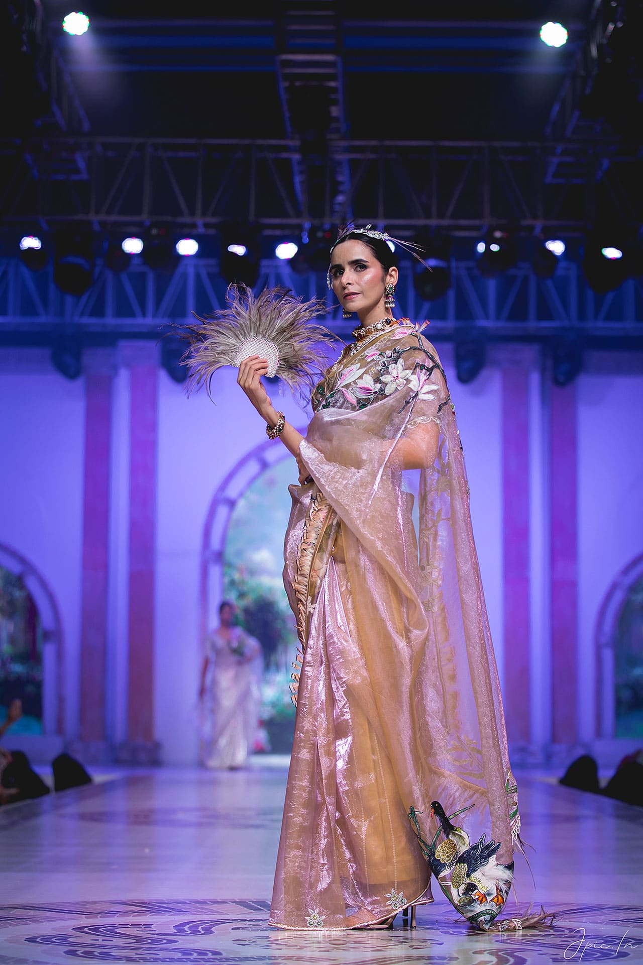 Golden Camel Sari - Image 2